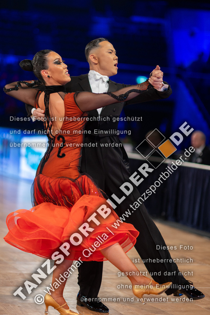 20251206-01618 | Hier finden Sie Tanz Bilder vom Latein und Standard Formationen tanzen. Sportbilder vom Tanzsport. Schöne Fotos und von Weltmeisterschaft, Europameisterschaft, Bundesliga, Regionalliga, Oberliga und Landesliga sowie von GOC Stuttgart, DanceComp, WM Bremen