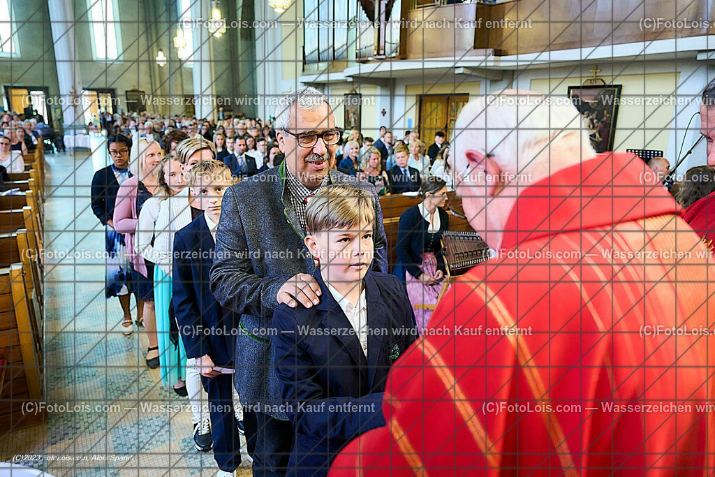 ALP2346_Pfarrfirmung Wieselburg_Sakrament der Firmung | (C)FotoLois.com, Alois Spandl, Pfarrfirmung in Wieselburg mit Firmspender Eduard Gruber (ehemaliger Generalvikar der Diözese St. Pölten), Sa 3. Juni 2023.