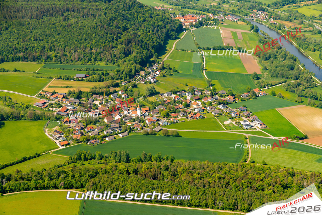 Das Luftbild zeigt : Biberbach Beilngries - Die Luftaufnahme wurde 2024 vom UL-Flugzeug aus erstellt ( keine Drohne ) - Hochauflösende Luftaufnahme - Für grossformatige Ausdrucke geeignet. Die Geschenkidee !Mit Lizenz und Bildrechte bestellbar