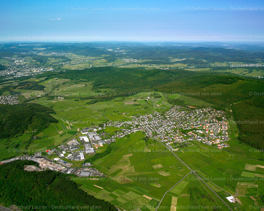 2611041 | MANDERBACH 09.06.2006 Stadtansicht des Innenstadtbereiches  in Manderbach im Bundesland Hessen, Deutschland // City view on down town  in Manderbach in the state Hesse, Germany Foto: Gerhard Launer