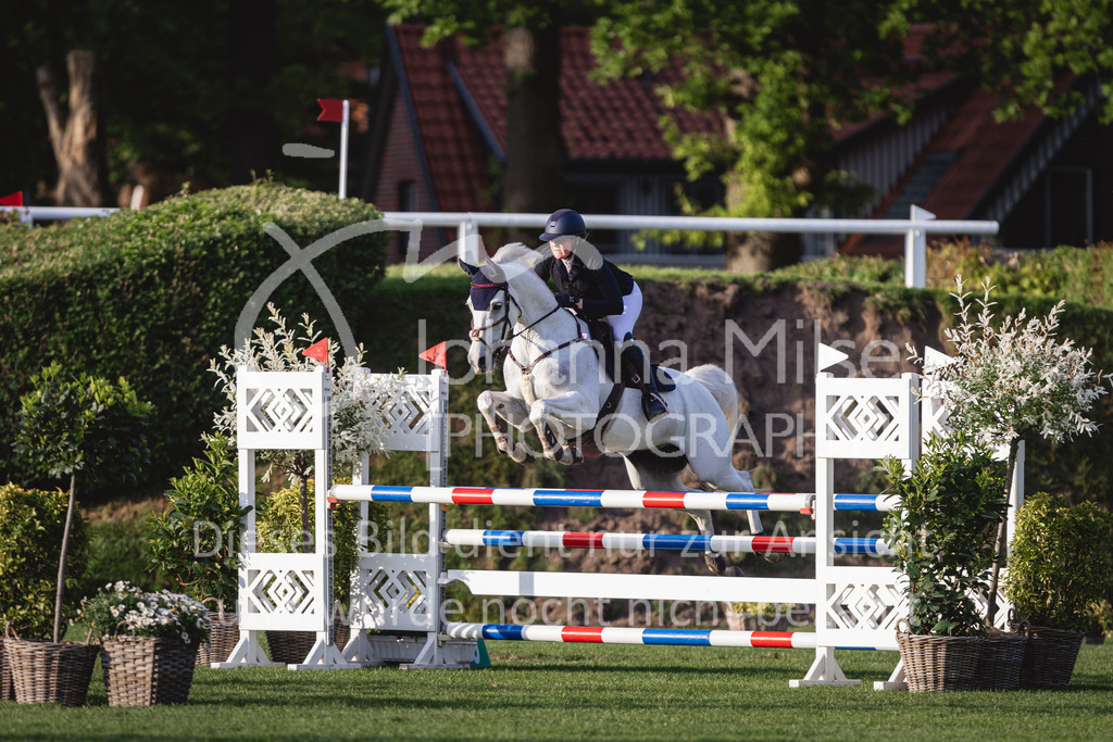 240510_Hamburg_Amateur-Small-303 | Deine schönsten Turniermomente als professionelle Fotos! Entdecke hochwertige Pferdesport-Fotografie im Online-Shop. Jetzt Fotos finden & bestellen!