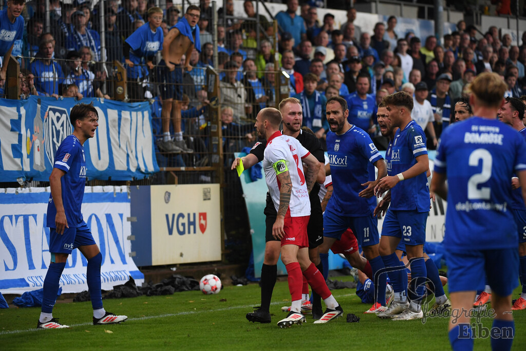 SV Meppen-VfB Lübeck | Herren Regionalliga Nord; SV Meppen (blau)-VfB Lübeck (weiß) am 01.08.2025 in Meppen (Hänsch-Arena), Photo: Philip Eiben 2025 - Realisiert mit Pictrs.com