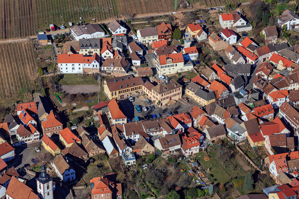 Luftbild: Unterdorf mit Dorfgemeinschaftshaus in Weyher in der Pfalz im Bundesland Rheinland-Pfalz in Deutschland. Foto: IMG_112705.jpg vom 27.02.2019 durch Werner Riehm/FLY-FOTO.deWEYHER-PFALZ.DE