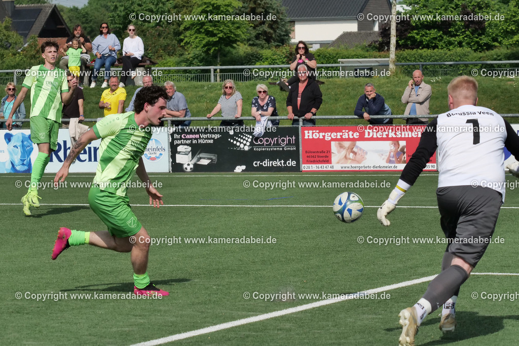 Fußball : Bezirksliga : SV 08/29 Friedrichsfeld - Borusia Veen am 10.05.2026 in Voerde Friedrichsfeld | Fußball : Bezirksliga : SV 08/29 Friedrichsfeld - Borusia Veen am 10.05.2026 in Voerde Friedrichsfeld - Realisiert mit Pictrs.com