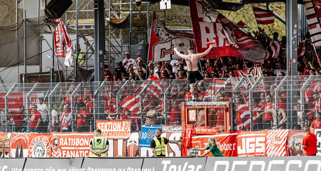 3. Liga, Saison 2023/24, 32. Spieltag: SC Preußen Münster - Jahn Regensburg | Münster, 06.04.2024: 3. Liga, 32. Spieltag, SC Preußen Münster gegen Jahn Regensburg im LVM-Preußenstadion in Münster. Foto: sportfotografie.ms | Markus Paletta - Realisiert mit Pictrs.com