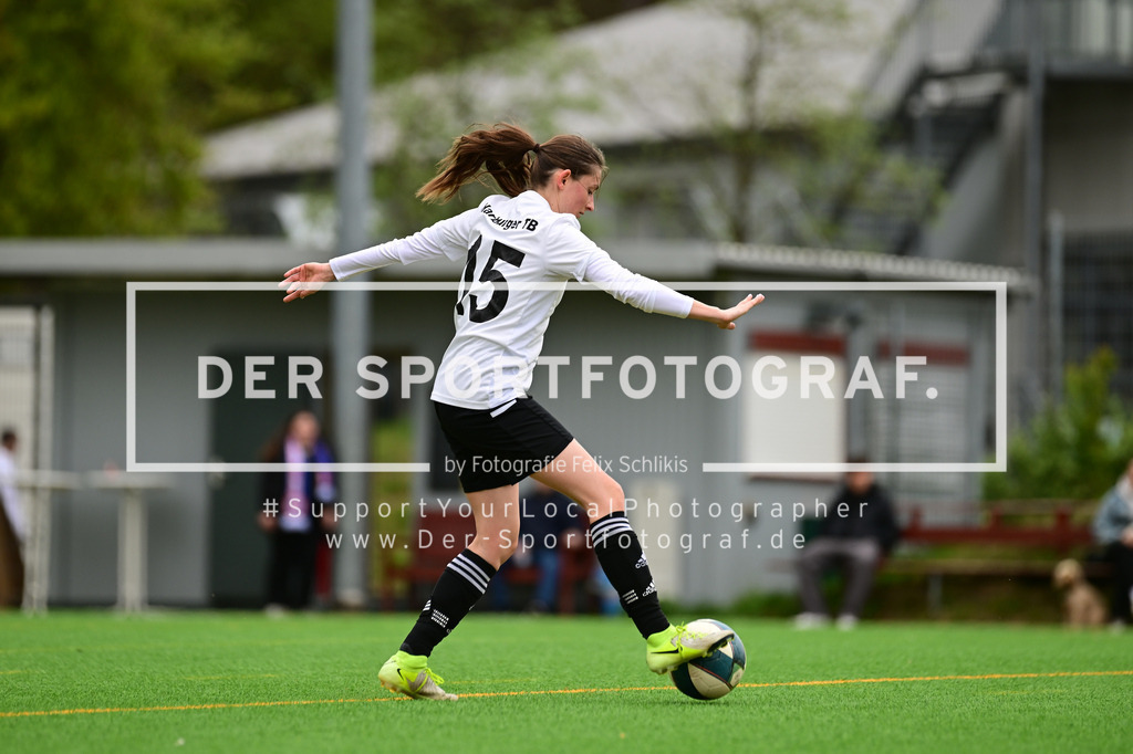 Fußball I Frauen I Saison 2025-2026 I Bezirksliga I 21. Spieltag I Harburger TB - Rahlstedter SC I 165776 | Der Sportfotograf. - Realized with Pictrs.com