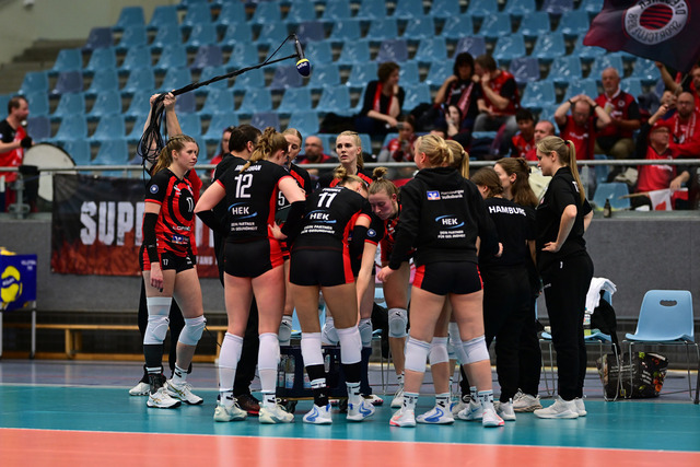 Volleyball I Frauen I Saison 2025-2026 I Bundesliga I 5. Spieltag I ETV Hamburger Volksbank Volleys - Dresdner SC I 07703 | Der Sportfotograf. - Realisiert mit Pictrs.com