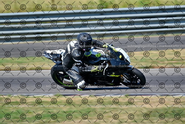 26bt04-0610 | markuskiefer.com - Realisiert mit Pictrs.com