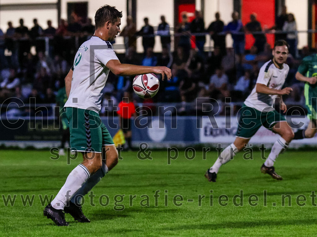 2023-09-01_120_FC_Schwaig_gegen_TSV_Gruenwald | Oberding, Deutschland, 01.09.2023:
Fußball, Landesliga Südost 2023 / 2024, 9. Spieltag, FC Schwaig gegen TSV Grünwald, Endergebnis: 3:1

Raffael Ascher (FC Schwaig, #9)

Foto: Christian Riedel / fotografie-riedel.net