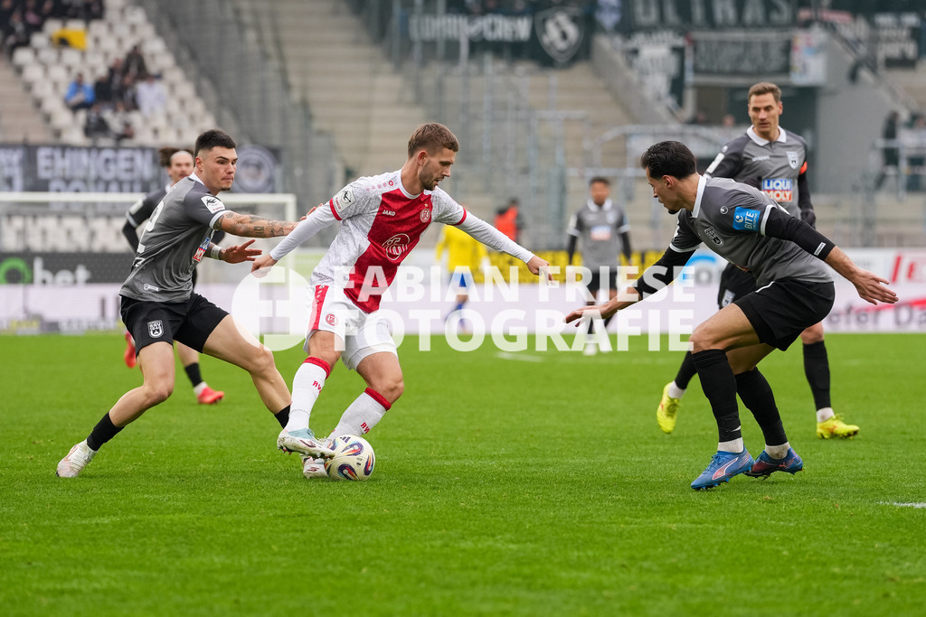 GER Rot-Weiss Essen vs. SSV Ulm, Fussball, 3. Liga, Spieltag 19, Saison 2025/2026, 20.12.2025 | GER Rot-Weiss Essen vs. SSV Ulm, Fussball, 3. Liga, Spieltag 19, Saison 2025/2026, 20.12.2025Foto: Fabian Friese - Realisiert mit Pictrs.com