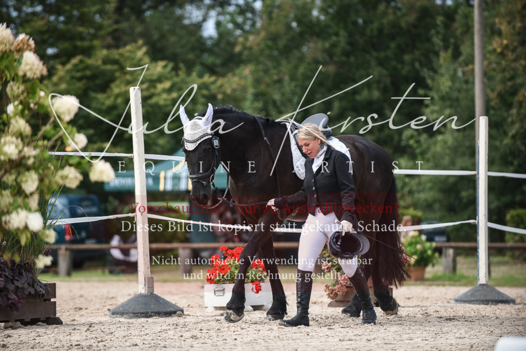 DSC_8661 | Pferde- und Turnierfotografie in Westsachsen. Pferdeportraits, Auftragszeichnungen und intuitive Kunst.