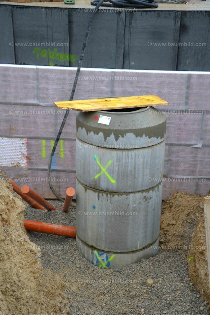 bib-lg03-abwasserkanal-0065 | Nach LV-Leistungsgruppen sortierte Detailfotos über den Bau eines Hauses. Alle Hausbau-Bilder direkt vom Urheber und Autor der Website Haus-Selber-Bauen.com