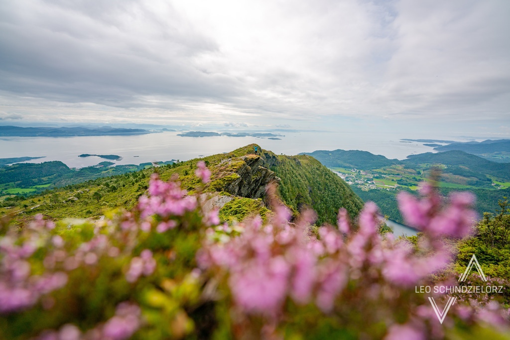 Fotografie_Leo_Schindzielorz_NO_Sommer_Himakana_Stolanuten_20220809_A7R02928_org | Atmosphärische Landschaftsbilder & Drohnenaufnahmen aus dem Allgäu, Tirol, Südtirol & der Schweiz – ideal für Leinwanddrucke & zur stilvollen Raumgestaltung. - Realisiert mit Pictrs.com