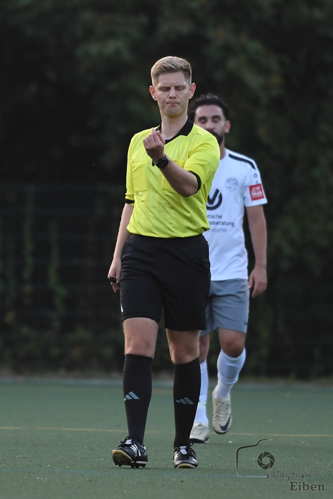 GVO Oldenburg 2-SV GOTANO | Herren Kreisliga; GVO Oldenburg 2 (weiß)-SV GOTANO (blau) am 15.08.2025 in Oldenburg (Sportanlage GVO); Photo: Philip Eiben 2025 - Realisiert mit Pictrs.com