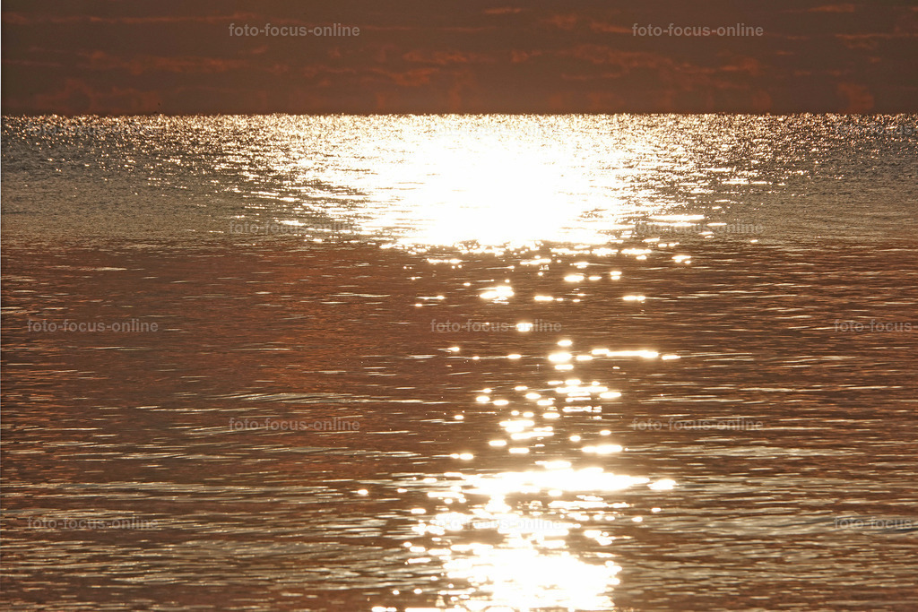 Spectacular almost spiritual sunset on the beach of Liepja | foto-focus-online