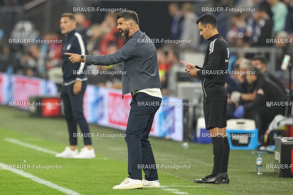 1_S04BER_20250801_3230.JPG -  - FC Schalke 04 - Hertha BSC Berlin - 2. Bundesliga | Gelsenkirchen, Deutschland, 01.08.25: Trainer Miron Muslic (FC Schalke 04) gestikuliert, Gestik waehrend des Spiels der 2. Bundesliga zwischen FC Schalke 04 - Hertha BSC Berlin in der Veltins-Arena am 01. August 2025 in Gelsenkirchen, Deutschland. (Foto von Stefan Brauer/Brauer-Fotoagentur)DFB/DFL REGULATIONS PROHIBIT ANY USE OF PHOTOGRAPHS AS IMAGE SEQUENCES AND/OR QUASI-VIDEO.