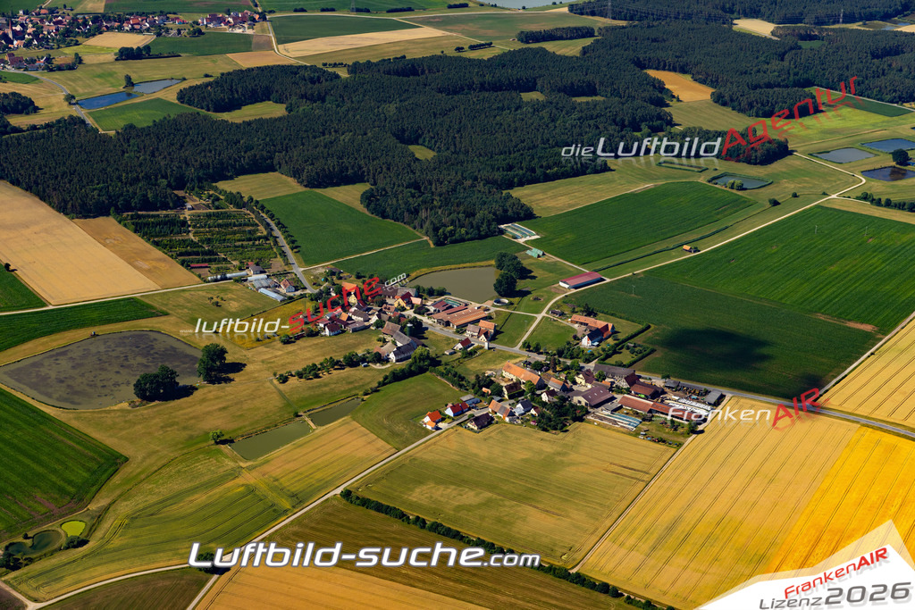 Aktuelles Luftbild von Dürrnfarrnbach Wilhermsdorf - Die Luftaufnahme wurde 2022 mittels UL-Flugzeug erstellt ( keine Drohne ) - hochauflösende Kamera-Systeme von  Canon -Beste Qualität - Für grossformatige Ausdrucke geeignet. Die Geschenkidee !