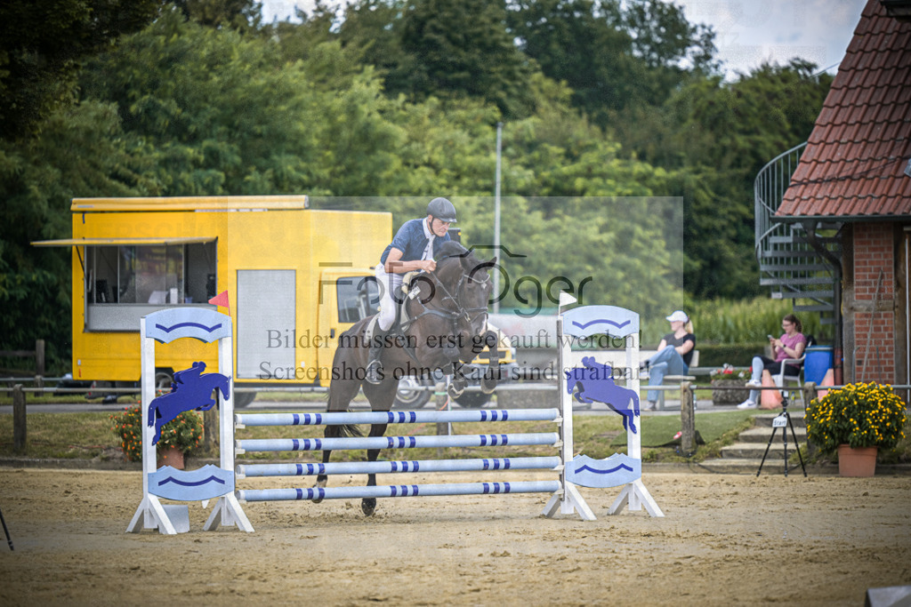 DOS_8688 | Entdecke hochwertige Reitturnierfotos von Foto Oger. Professionell, emotional und authentisch – jetzt Lieblingsmomente im Shop bestellen.Deutschlandweite Turnierfotografie. - Realisiert mit Pictrs.com