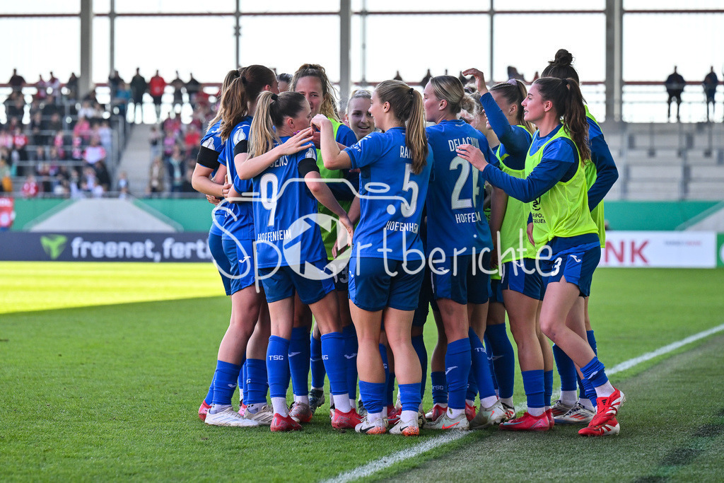 FC Bayern München - TSG 1899 Hoffenheim | Jubel der Hoffenheimerinnen nach dem Treffer zum 0-1 durch Ereleta MEMETI (TSG Hoffenheim Frauen 7) / Tor / Torschuetze / Freude / Happy / Frauen DFB Pokal: FC Bayern Muenchen - TSG 1899 Hoffenheim, FC Bayern Campus am 22.03.2025
