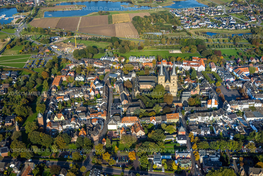 Xanten241014067 | Luftbild, Altstadt Ansicht mit kath. Kirche St. Viktor, auch Xantener Dom, kath. Marienschule, Ostwall Park, Niederbruch, Xanten, Niederrhein, Nordrhein-Westfalen, Deutschland