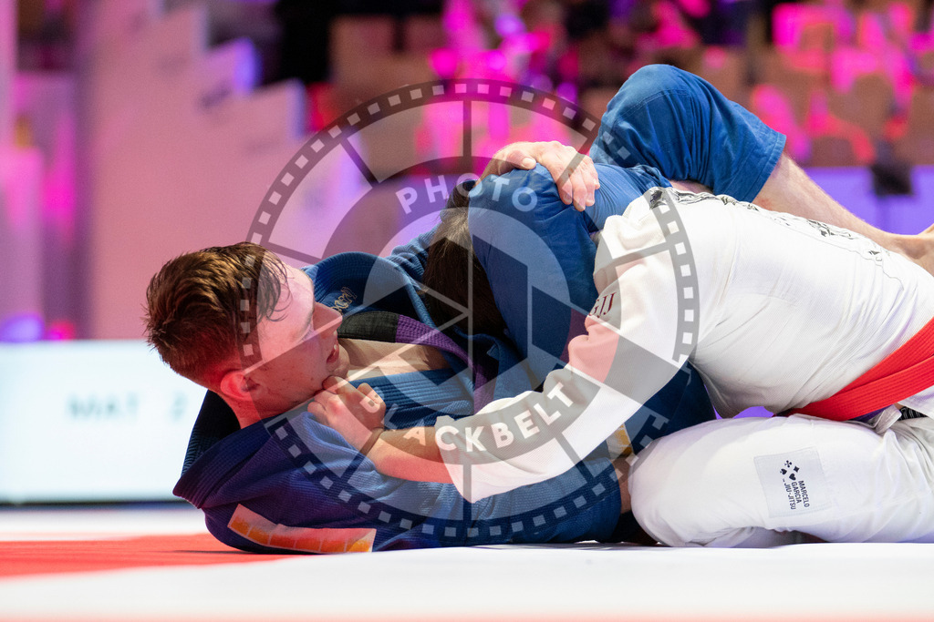 20231109PBB6536 | Fighters compete during the AJP World Professional Championship in the Mubadala Arena in Abu Dhabi, Arab United Emirates, on November 9, 2023.