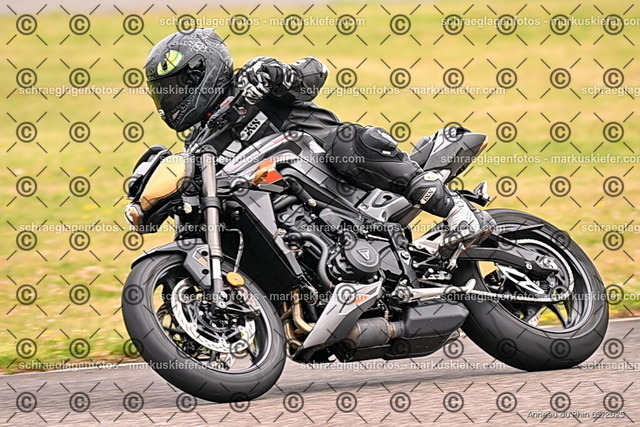 25bt02-0102 | markuskiefer.com - Realisiert mit Pictrs.com