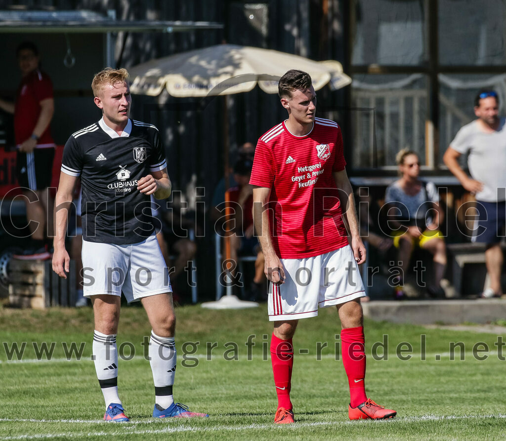 2023-08-20_034_TuS_Oberding_gegen_FC_Finsing_II | Oberding, Deutschland, 20.08.2023:
Fußball, Kreisklasse 2023 / 2024, 3. Spieltag, TuS Oberding gegen FC Finsing II, Endergebnis: 1:1

Julian Renz (TuS Oberding, #21), Leon Engelhard (FC Finsing, #8)

Foto: Christian Riedel / fotografie-riedel.net