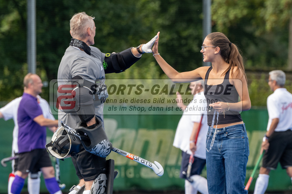 SFE_20240818_0096 | Krefeld, Deutschland, 18.08.2024:  European Cup for Recreational Hockey Players im KTHC Stadion Rot-Weiss Köln Tennis and Hockey Club am 18.08.2024 in Krefeld, Deutschland. (Foto von Stephan Fehrmann)Krefeld, Germany, 18.08.2024: European Cup for Recreational Hockey Players in KTHC Stadion Rot-Weiss Köln Tennis and Hockey Club at 18.08.2024 in Krefeld, Deutschland. (Foto from Stephan Fehrmann)