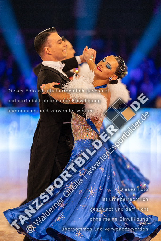20231111-10083 | Hier finden Sie Tanz Bilder vom Latein und Standard Formationen tanzen. Sportbilder vom Tanzsport. Schöne Fotos und von Weltmeisterschaft, Europameisterschaft, Bundesliga, Regionalliga, Oberliga und Landesliga sowie von GOC Stuttgart, DanceComp, WM Bremen