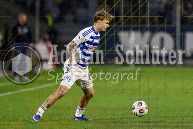 07.04.2026, GER, Fussball, Herren, 3. Liga, Saison 2025/2026, MSV Duisburg - VfL Osnabrück | Niklas Jessen (MSV Duisburg) in Aktion am Ball, Einzelaktion 