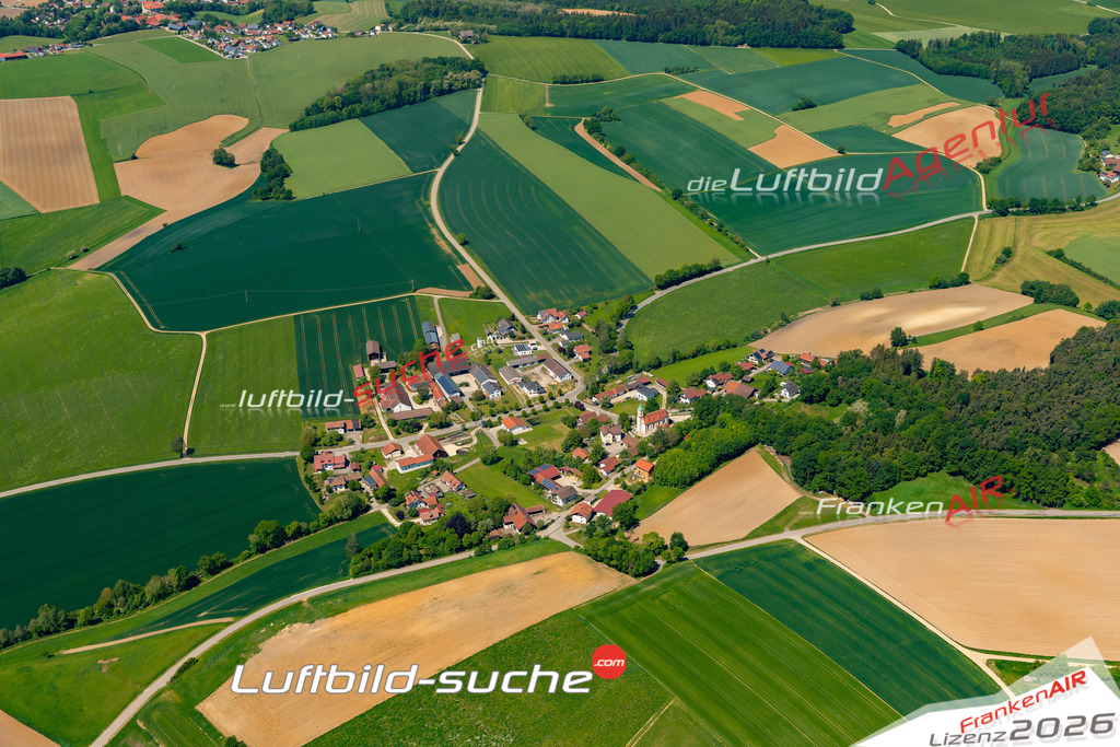 Das Luftbild zeigt : Veitsbuch Weng - Die Luftaufnahme wurde 2024 vom UL-Flugzeug aus erstellt ( keine Drohne ) - Hochauflösende Luftaufnahme - Für grossformatige Ausdrucke geeignet. Die Geschenkidee !Mit Lizenz und Bildrechte bestellbar