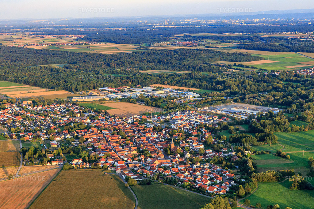 Luftbild: Ortsansicht von Nordwesten in Rohrbach im Bundesland Rheinland-Pfalz in Deutschland. – Foto: IMG_094472-2.jpg vom 01.09.2016 durch Werner Riehm/FLY-FOTO.de – Auflösung des Originals: 5472 x 3648 px