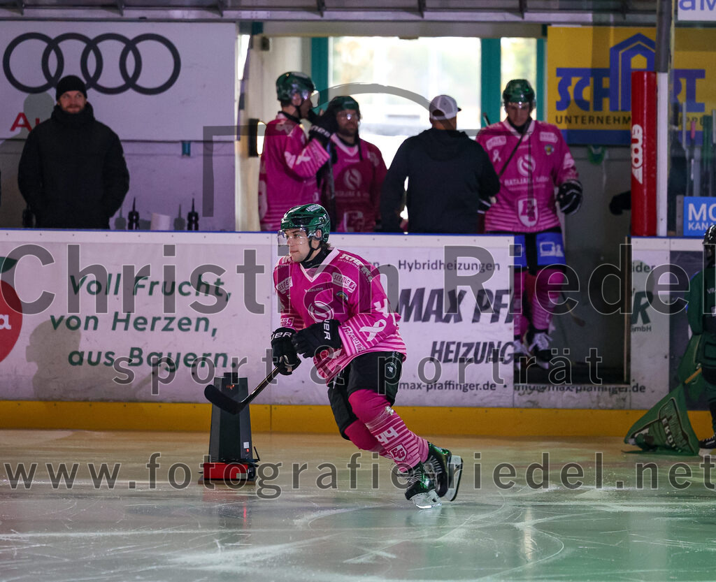 2025-10-05_003_TSV_Erding_gegen_Heilbronner_Falken | Erding, Deutschland, 05.10.2025:Eishockey, Oberliga Süd 2025 / 2026, 6. Spieltag, TSV Erding gegen Heilbronner Falken, Endergebnis: 3:1Paul Wallek (Erding Gladiators, #44)Foto: Christian Riedel / fotografie-riedel.net