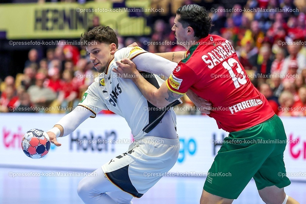 EHF22012601039 | 22.01.2026, Handball, Men's EHF EURO 2026, Deutschland - Portugal, Jyske Bank Boxen in Herning, Dänemark, Main Round:  Marko Grgic (Germany #71) im Zweikampf gegen   Rocha Nogueira (Portugal #13) 