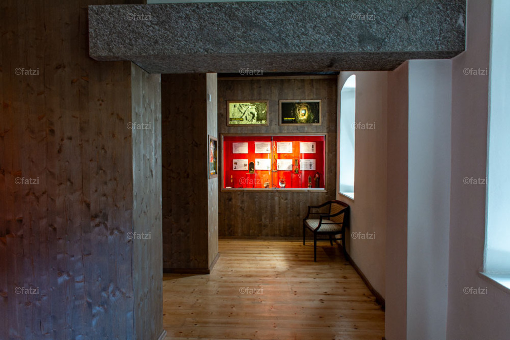 Bergbau-Museum Innen _fatzi_20230908-150500 | Fatzi Bilder-Archiv! 
Die Bilder sind für private Nutzung lizenzfrei. Die kommerzielle Nutzung ist möglich und erwünscht, jedoch bitte ich um vorherige Kontaktaufnahme per E-Mail (info@fatzi.at) oder unter +43 650 7828269 - Realisiert mit Pictrs.com