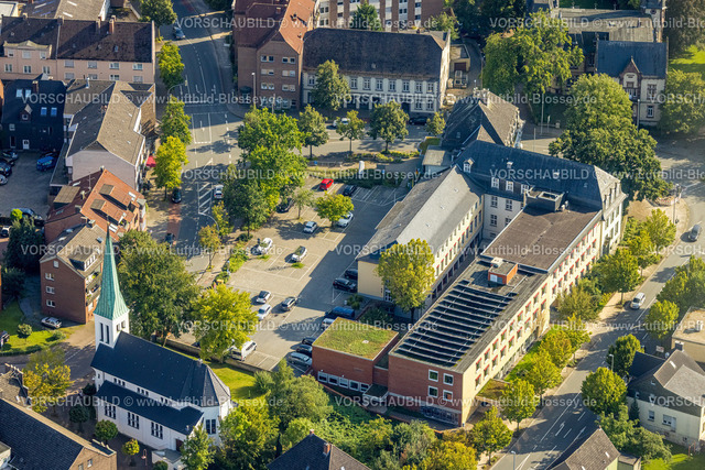 Beckum230804422 | Luftbild, Evang. Christuskirche und Rathaus, Beckum, Münsterland, Nordrhein-Westfalen, Deutschland
