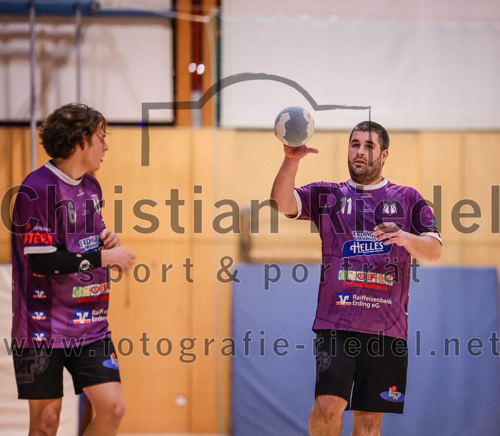 2024-11-24_017_SpVgg_Altenerding_gegen_ASV_Dachau | Erding, Deutschland, 24.11.2024:Handball, Bezirksoberliga Männer 2024 / 2025, 8. Spieltag, SpVgg Altenerding gegen ASV Dachau, Endergebnis: 30:23Jabob Köhler (SpVgg Altenerding, #6), Christian Loris (SpVgg Altenerding, #11)Foto: Christian Riedel / fotografie-riedel.net