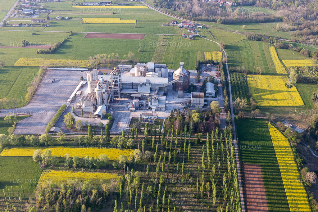 Aerial view: View of the town in Borgo Ampiano in the state Friuli Venezia Giulia, Italy. – Photo: IMG_098912.jpg taken on 04/08/2017 by Werner Riehm/FLY-FOTO.com – Resolution of the original: 4777 x 3185 px