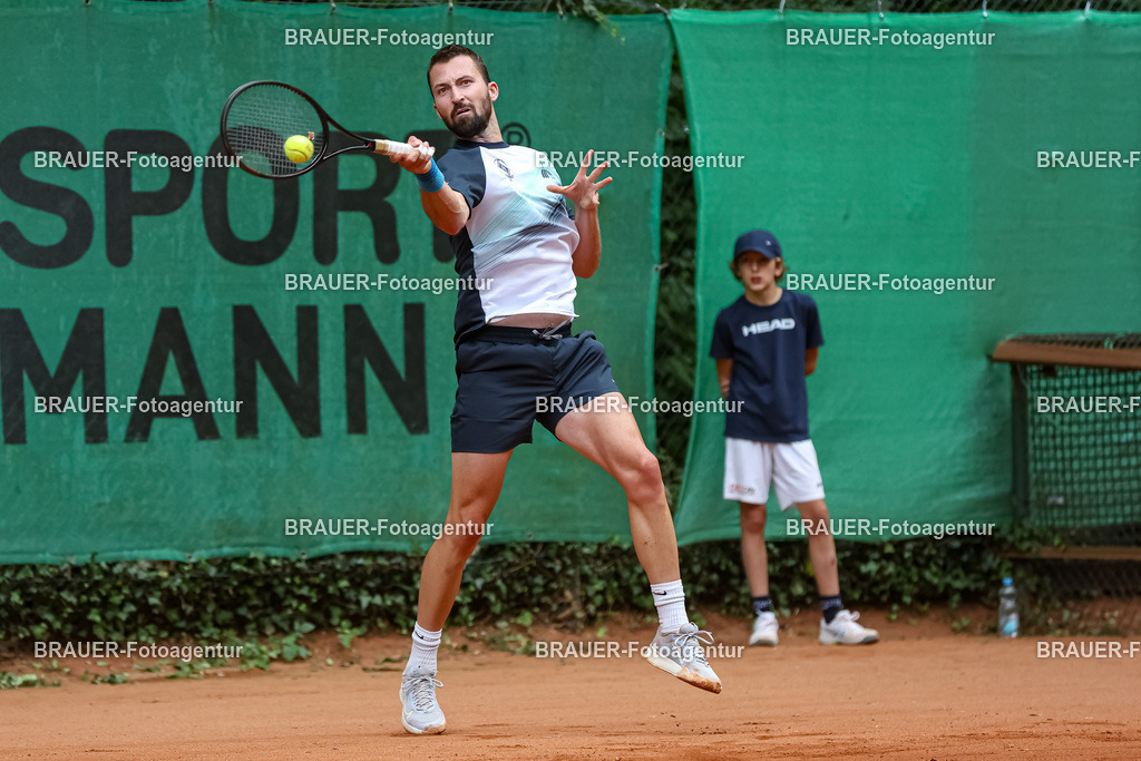 HTC Blau-Weiß Krefeld - LTTC Rot-Weiß Berlin  | Krefeld, Deutschland 21.07.2023, Tom Schönenberg (HTC Blau-Weiß Krefeld) gegen Eduard Esteve Lobato (LTTC Rot-Weiss Berlin) ,

bei der 2. Tennis Bundesliga Nord Begegnung zwischen HTC Blau-Weiß Krefeld und LTTC Rot-Weiß Berlin am 21.07.2023 in Krefeld.

(Foto: BRAUER-Fotoagentur)
 
