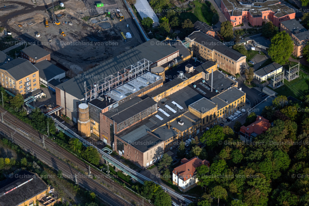 4040586 | LEIPZIG 14.09.2020 Firmengelände der " Leipziger Stadtwerke " mit Hallen, Firmengebäuden und Produktionsstätten an der Bornaischen Straße im Ortsteil Lössnig in Leipzig im Bundesland Sachsen, Deutschland. Weiterführende Informationen bei: Stadtwerke Leipzig GmbH. // Company grounds and facilities of " Leipziger Stadtwerke " on the Bornaischen Strasse in the district Loessnig in Leipzig in the state Saxony, Germany. Further information at: Stadtwerke Leipzig GmbH. Foto: Gerhard Launer