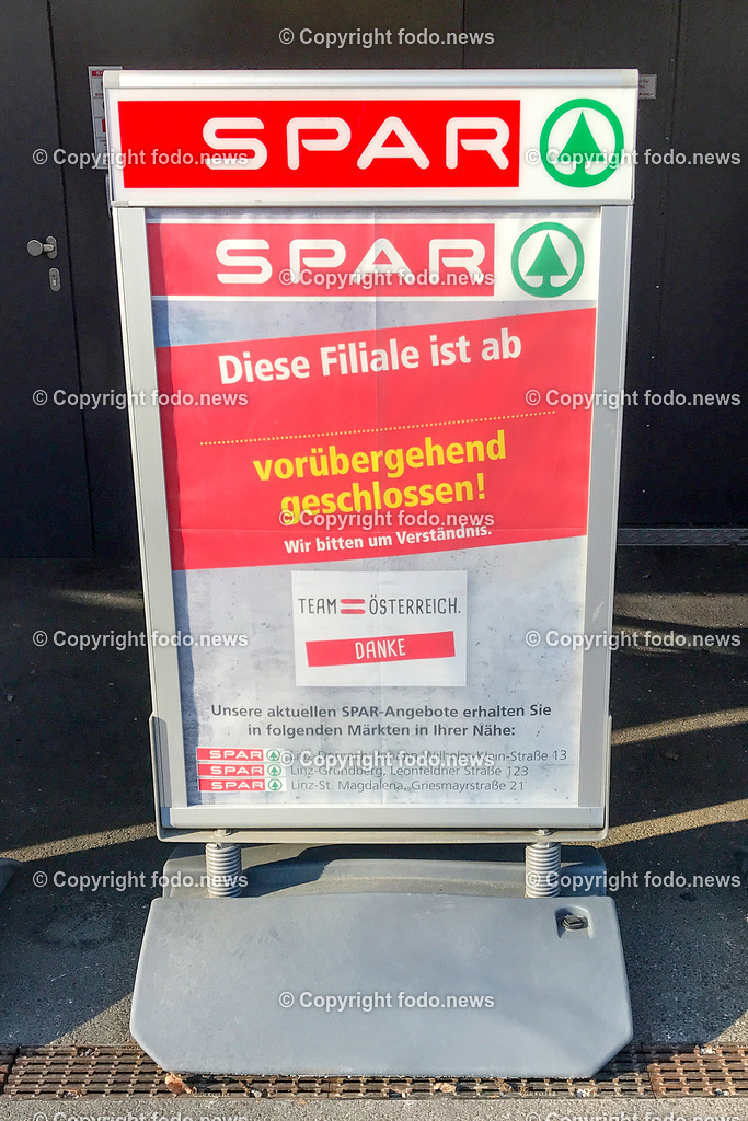 Corona_ 5 Jahre Covid Lockdown_ 15.03.2025-41 | 15.03.2025, Linz, AUT, Corona, 5 Jahre Covid Lockdown, im Bild Stadtansichten, Themenbild, Spar, Supermarkt, Lebensmittel, geschlossen, Hinweis, Schild, Filiale