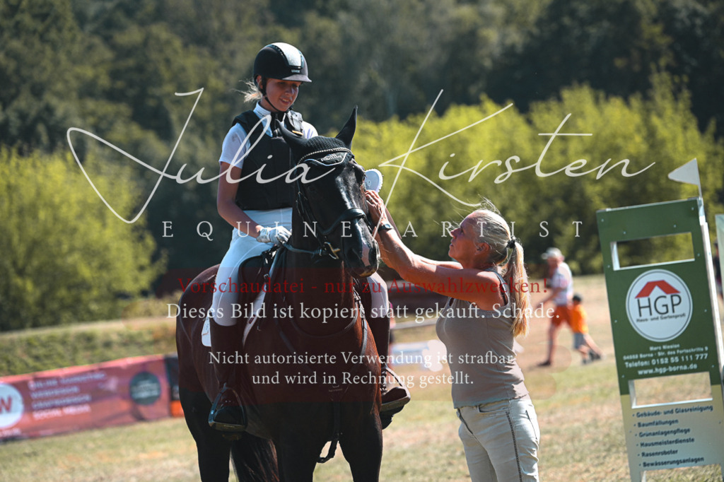 DSC_8405 | Pferde- und Turnierfotografie in Westsachsen. Pferdeportraits, Auftragszeichnungen und intuitive Kunst.