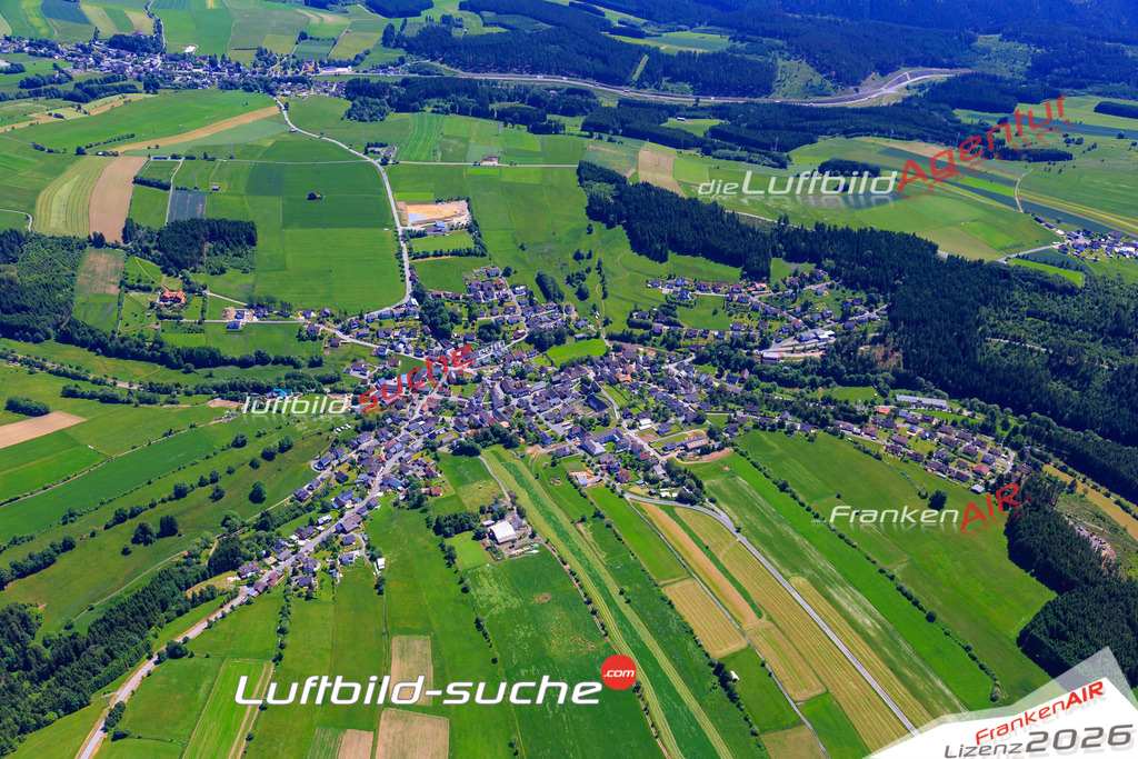 Die Luftaufnahme Windheim - Steinbach-am-wald wurde vom UL-Flugzeug (keine Drohne) aus fotografiert.Hohe Druck- Auflösung-die Geschenkidee!