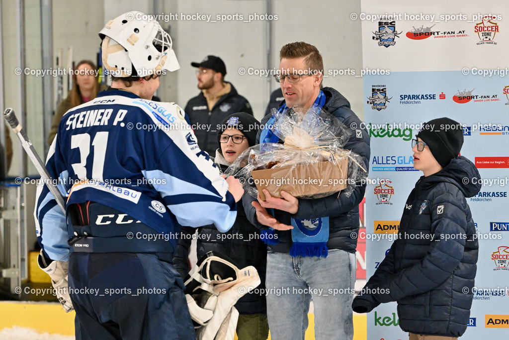 ESC Steindorf vs. EC Hornets Spittal 25.2.2024 | Spieler des Abends, #31 Steiner Paul ESC Steindorf, Thomas Freunschlag, ESC Steindorf vs. EC Hornets Spittal 25.2.2024, ESC Steindorf vs. EC Hornets Spittal 25.2.2024 am 25.02.2024 in Steindorf (Ossiachersee Halle), Austria, (Photo by Bernd Stefan)
