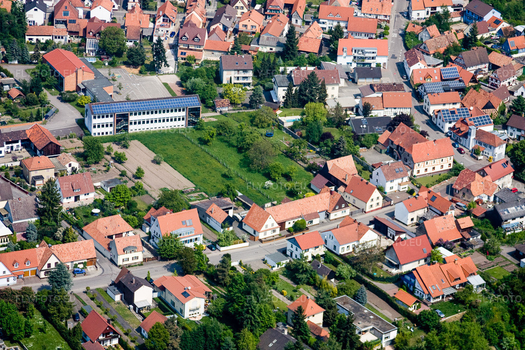 Vue aérienne: Vue de la ville à le quartier Neulauterburg in Lauterbourg dans le département Bas Rhin, France – .Photo: IMG_18160.jpg prise le 03/05/2009 par Werner Riehm/FLY-FOTO.eu – Résolution de l'original: 4272 x 2848 px