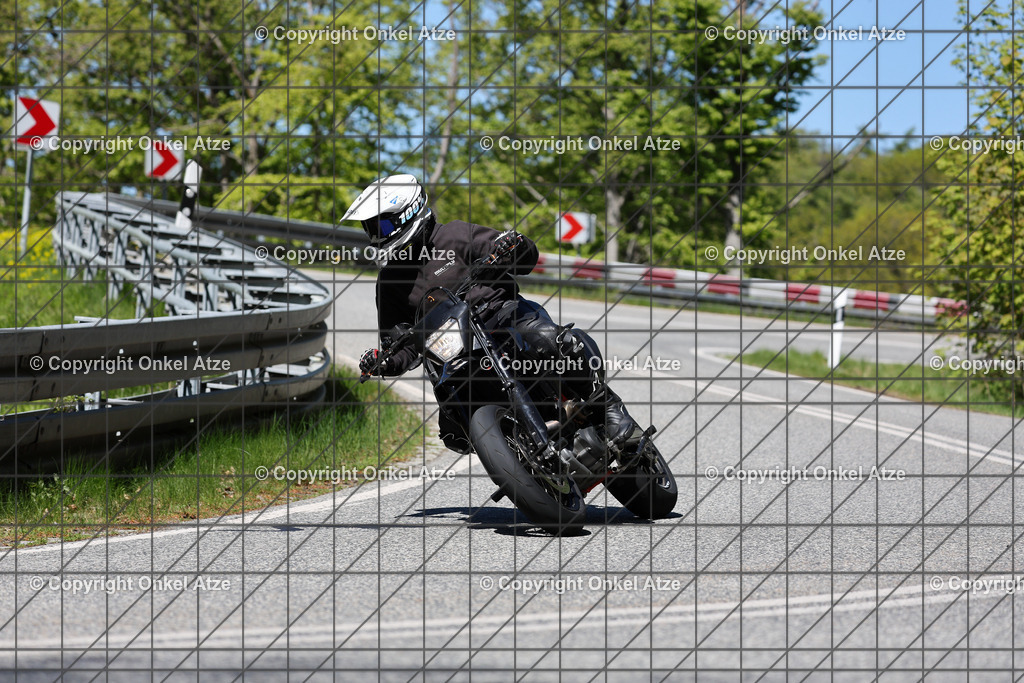 IMG_9493 | Fotograf am Kyffhäuser. Onkel Atze. Kyffhäuser Rennstrecke. Café36. Motorsportfotografie. - Realisiert mit Pictrs.com