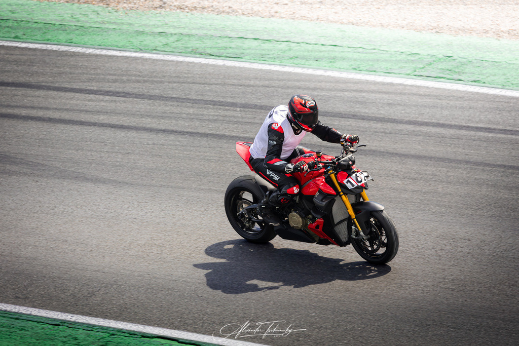 Ducati Trackday Hockenheimring 2026 | Entdecken Sie die faszinierende Welt von Alexander Tschuncky Arts: Kreative Fotografie, atemberaubende Automobilkunst und hochwertiger Bilderdruck. Lassen Sie sich inspirieren! - Realisiert mit Pictrs.com