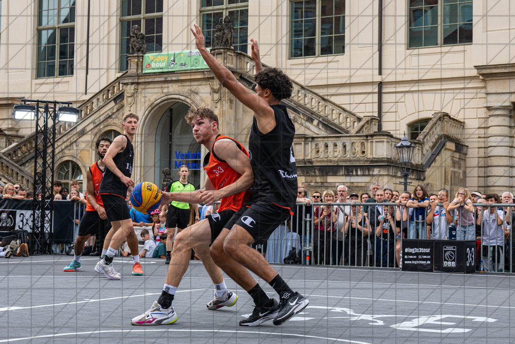 DIE FINALS 2025 | Dt. Meisterschaft 3x3   | 1/4 Finale Männer //  02.08.25: DIE FINALS 2025 | Dt. Meisterschaft 3x3   / Dresden / Deutschland  //   CREDIT:www.bullenfotos.de, Martin König, Hörner Weg 40, D-49078 Osnabrück, +4917663732967 // Nutzung und Weitergabe nur zu den vereinbarten Zwecken. Presseanfragen an Ersteller. Alle Rechte beim Ersteller. Honorierung nach MFM. - Realisiert mit Pictrs.com