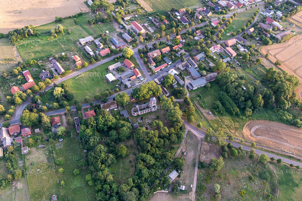 Luftbild: Kirchenruine Flieth im Ortsteil Flieth in Flieth-Stegelitz im Bundesland Brandenburg in Deutschland. Foto: IMG_116297.jpg vom 17.07.2019 durch Werner Riehm/FLY-FOTO.de