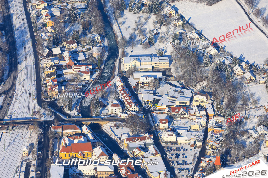 Die Luftaufnahme der Stadt Kronach wurde vom UL-Flugzeug heraus erstellt ( keine Drohne )- hohe Auflösung für beste Qualität